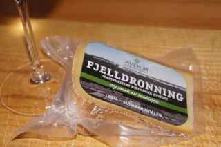 Fjelldronning - my Norwegian Christmas Cheese this year.